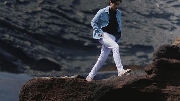 Pantaloni con elastico e giacche con zip. L'eleganza Pescarolo si libera dalle rigidità