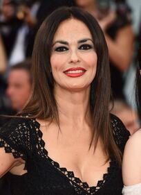 Venezia 72, Maria Grazia Cucinotta meravigliosa sul red carpet 10