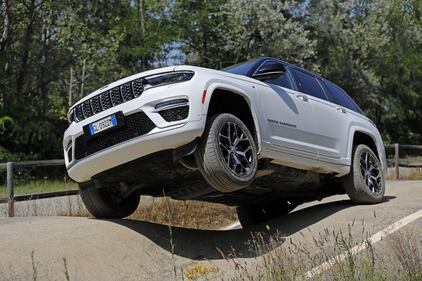 Jeep Grand Cherokee 4xe: guarda tutte le foto 14