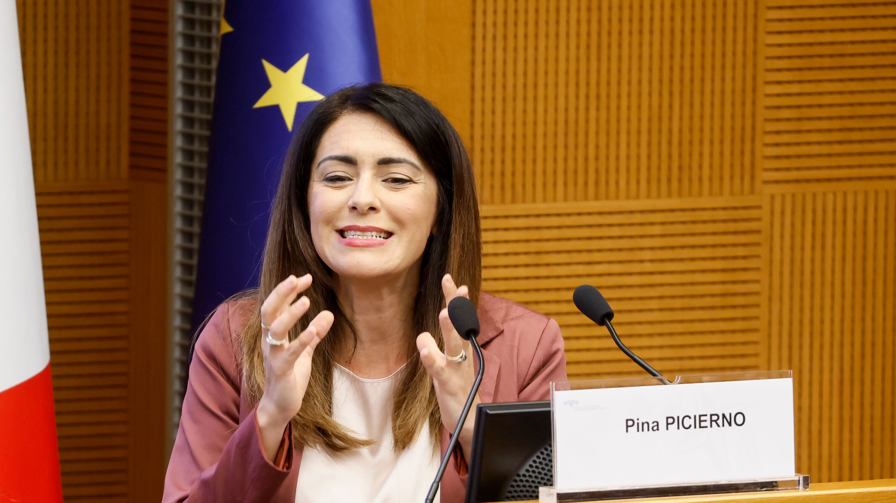 Pina Picierno lascia il Pd e tuona: "La casa dei riformisti non c'è più"