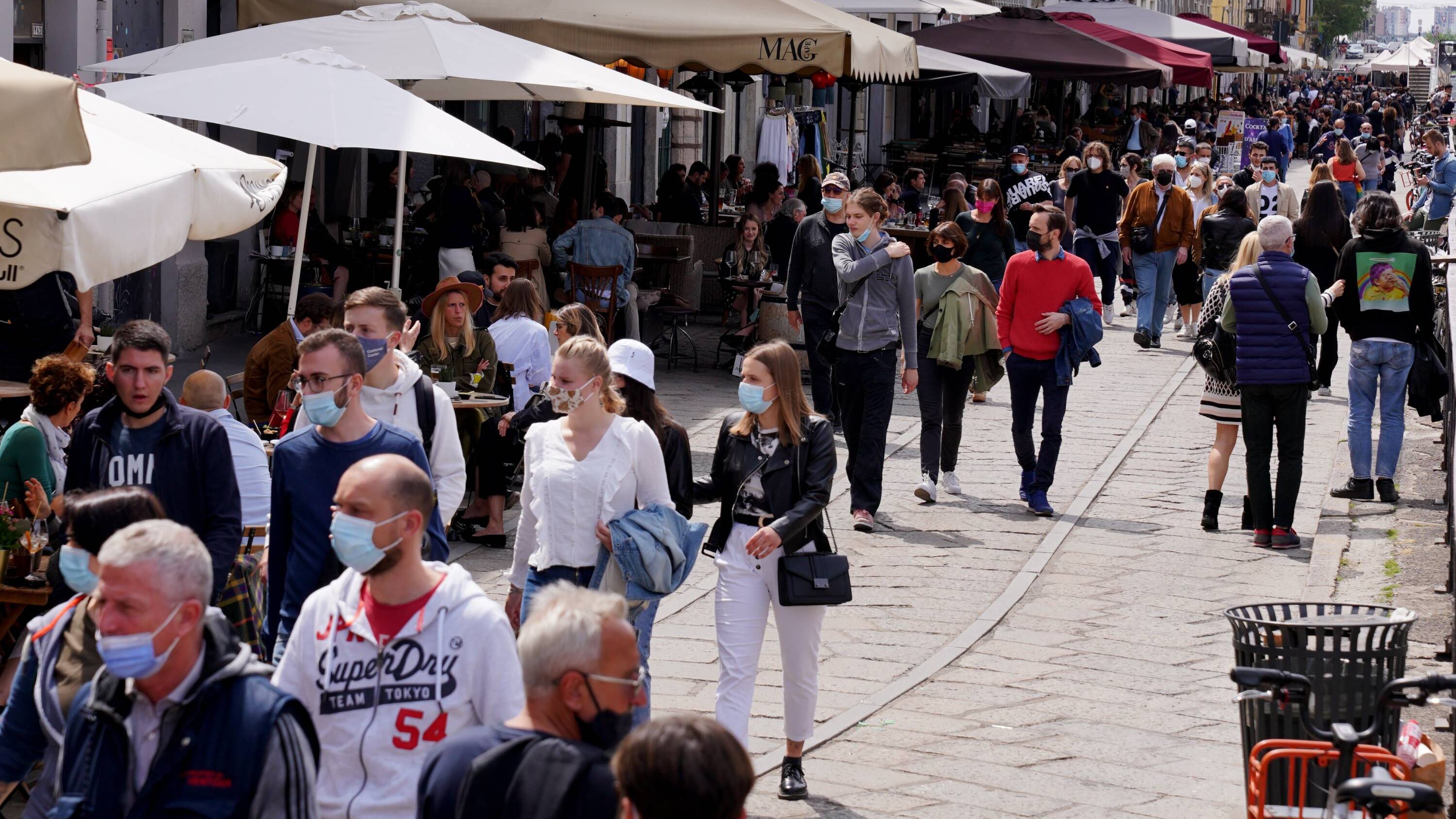 "Via le mascherine all'aperto": cosa dicono gli esperti