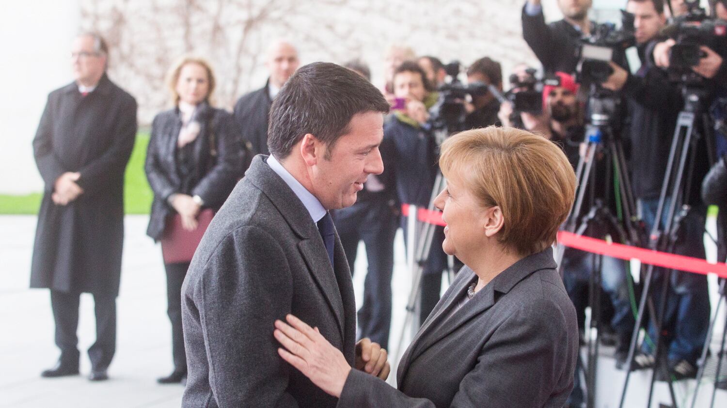 La Merkel promuove Renzi: "Veramente impressionata dai suoi progetti"