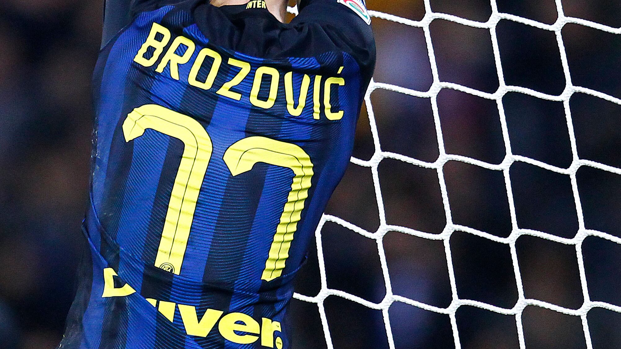 Brozovic litiga con i tifosi dell'Inter. Spalletti: "Così si autoesclude da solo"