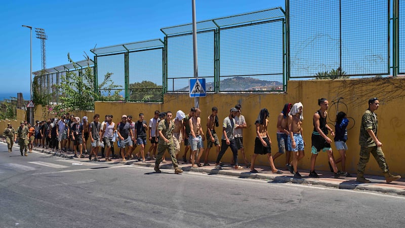 Dopo Ceuta l’Italia incalza l’Europa sui migranti: più frontiere, rimpatri e centri esterni