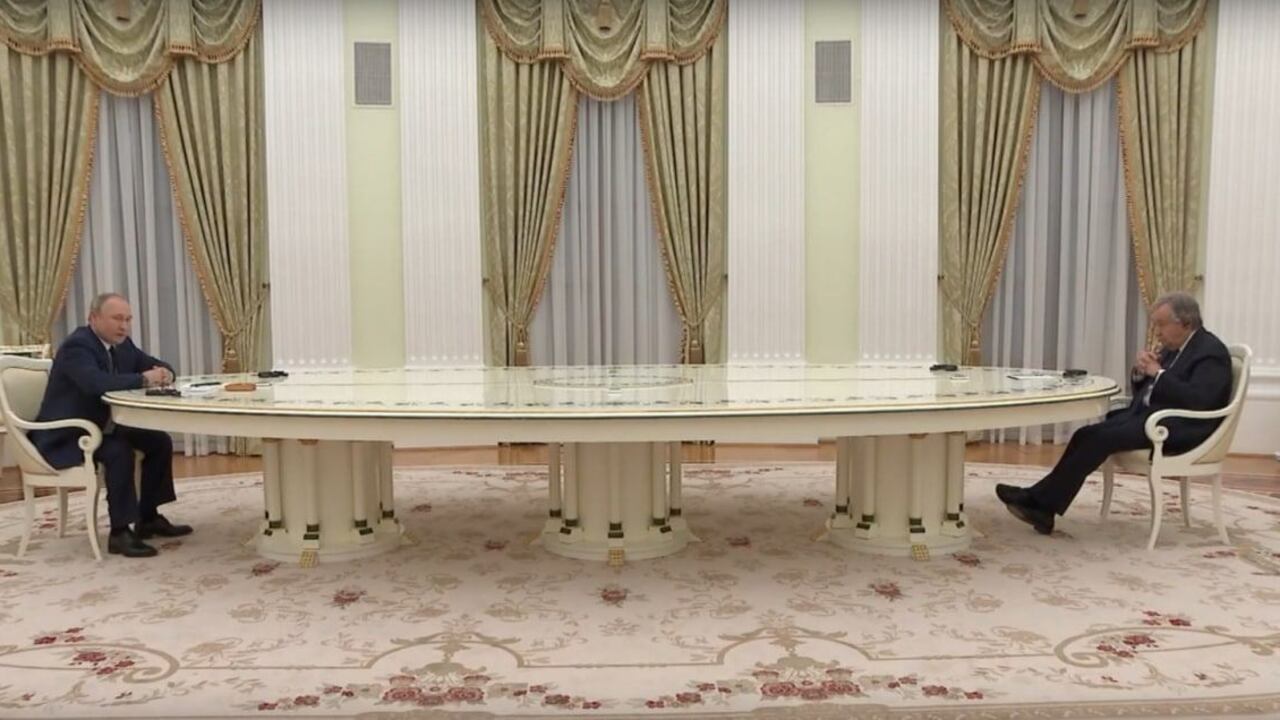 Il diktat di Putin a Guterres: "Senza Crimea e Donbass niente accordo"