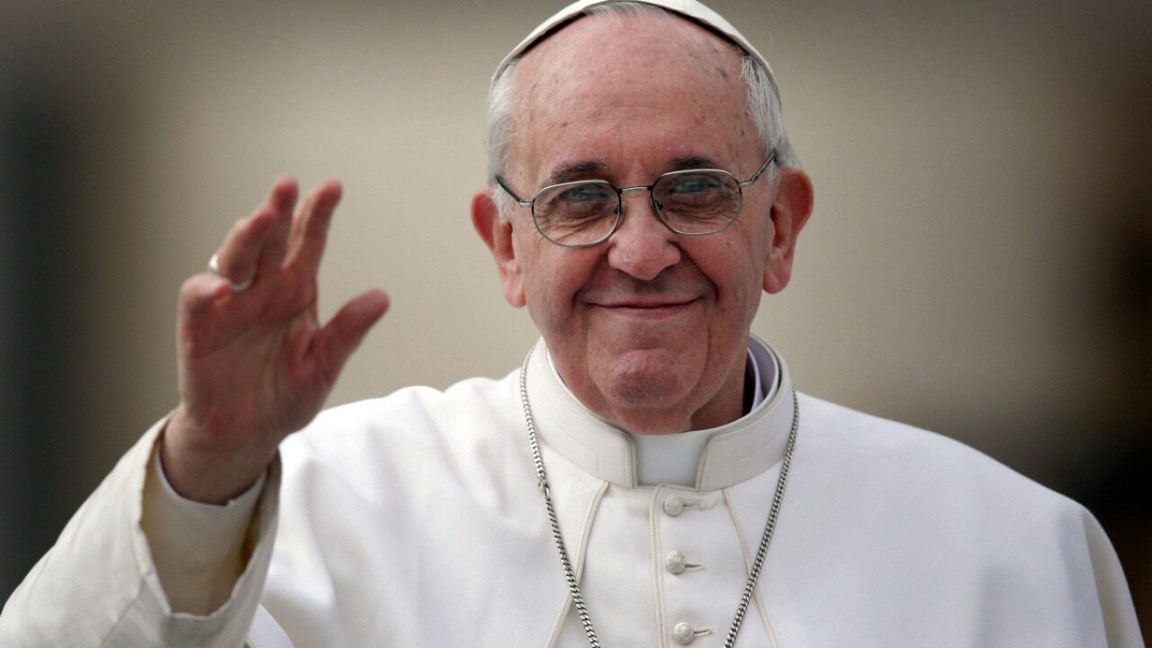 "Ci rivedremo all'inferno". Bufera sulla battuta del Papa