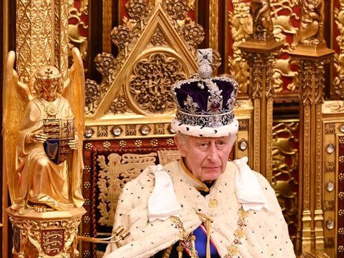 Con la malattia di Carlo la royal family si scopre più piccola