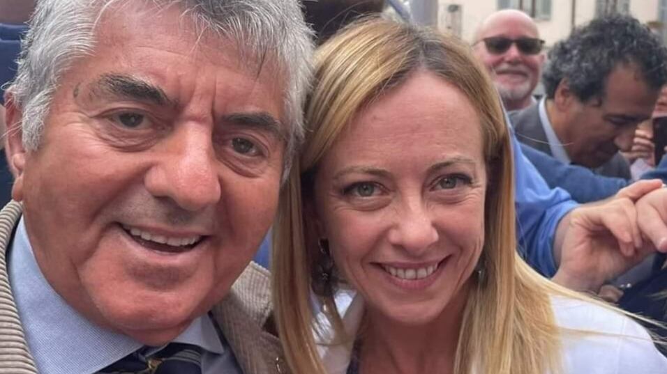 Nel mirino dei ladri da anni, gli sfondano la porta mentre cena in salotto