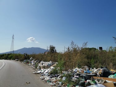 Rifiuti abbandonati e combusti in Terra dei fuochi 9