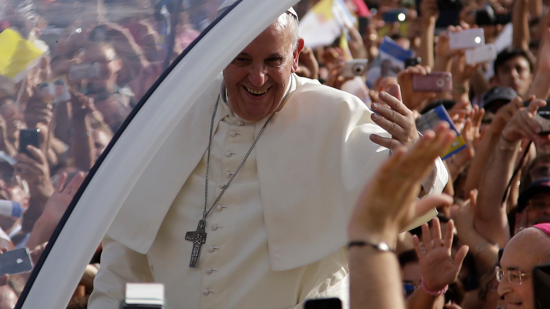 Bestemmie in diretta sulla tv della Cei durante la Messa del Papa