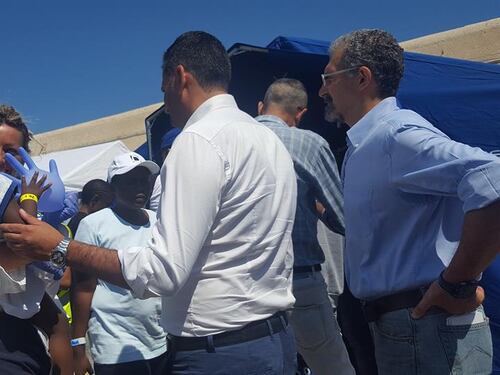 Bari, il sindaco chiede aiuto per i migranti ma riceve insulti