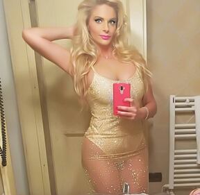Francesca Cipriani sexy, seno mozzafiato 28