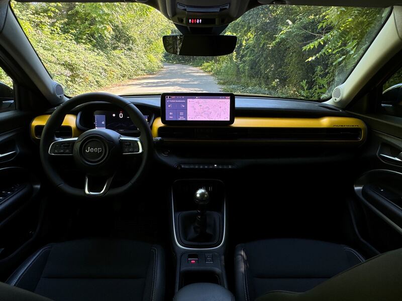 Jeep Avenger 1.2 Summit: guarda la gallery del B SUV a benzina 17