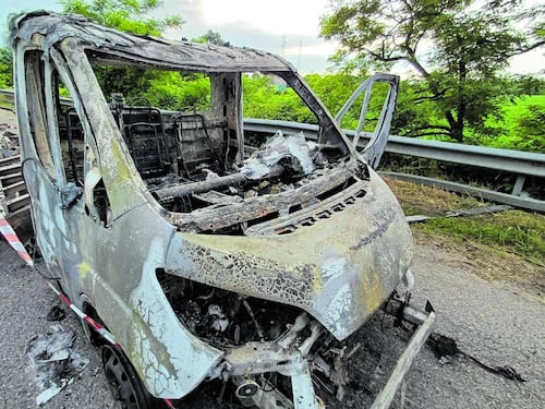 Rapina al polo logistico: spari, fiamme e chiodi