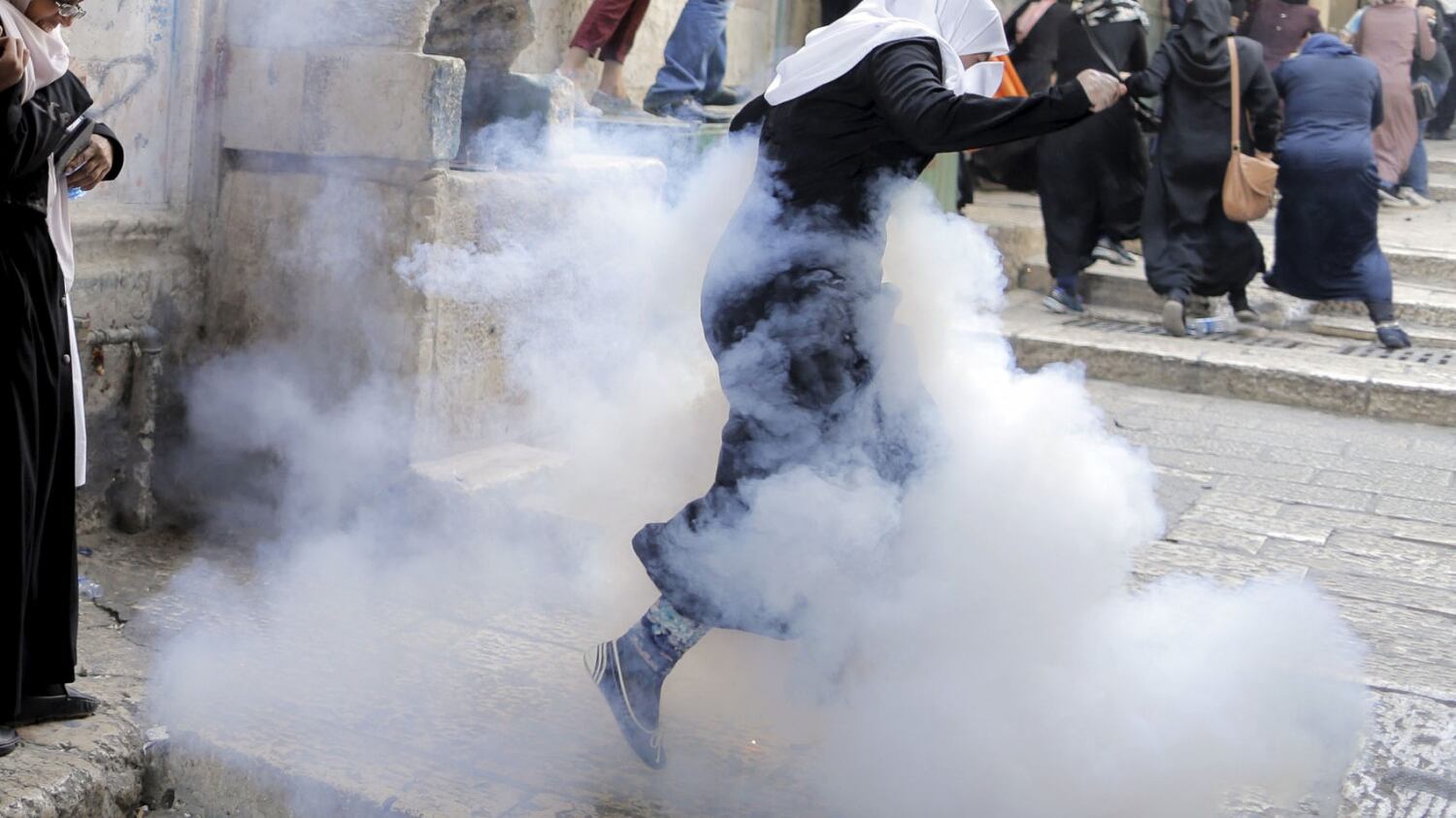 Israele, per il terzo giorno di fila scoppiano scontri sulla Spianata