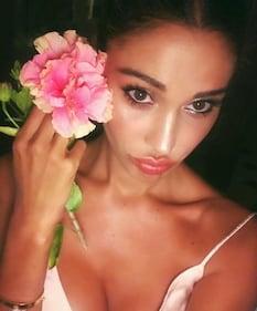 Belen Rodriguez baciata dal sole 1