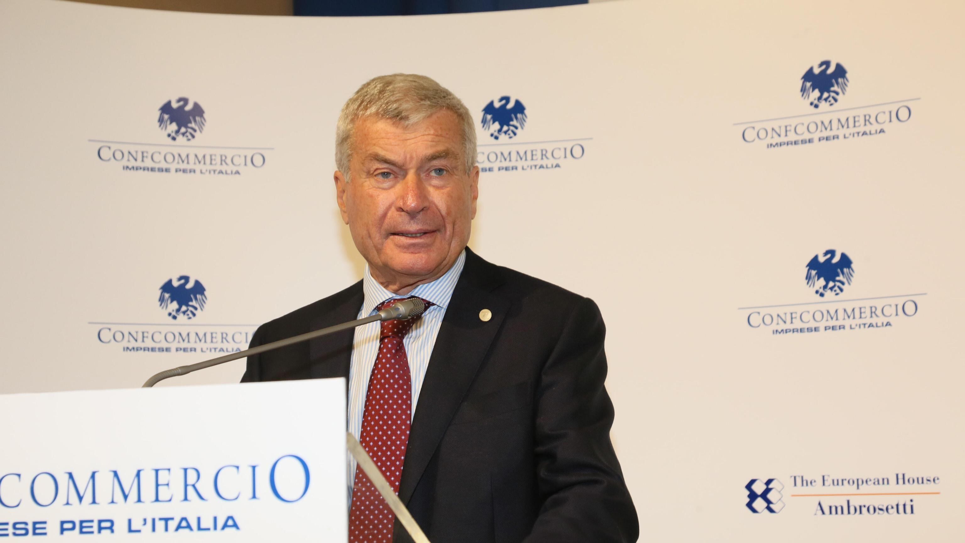 La burocrazia si mangia 230 miliardi dei nostri soldi