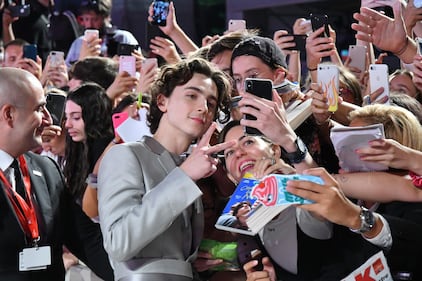 Bagno di folla al red carpet di "The King" per Timothée Chalamet e Lily-Rose Depp 4