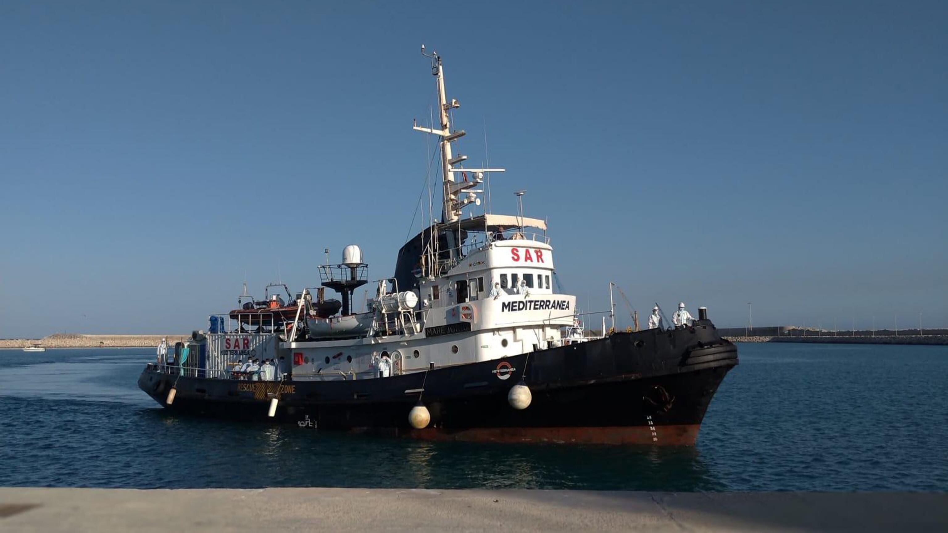 Due mesi di stop e 10mila euro di sanzione: la decisione del prefetto sulla nave Ong Mediterranea