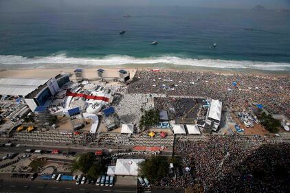 Copacabana, 3milioni per Papa Francesco 13