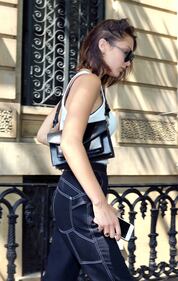 Bella Hadid sexy: la maglia mostra tutto 23