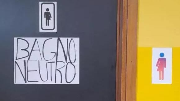 In un liceo di Torino arriva il "bagno neutro per i non binari"