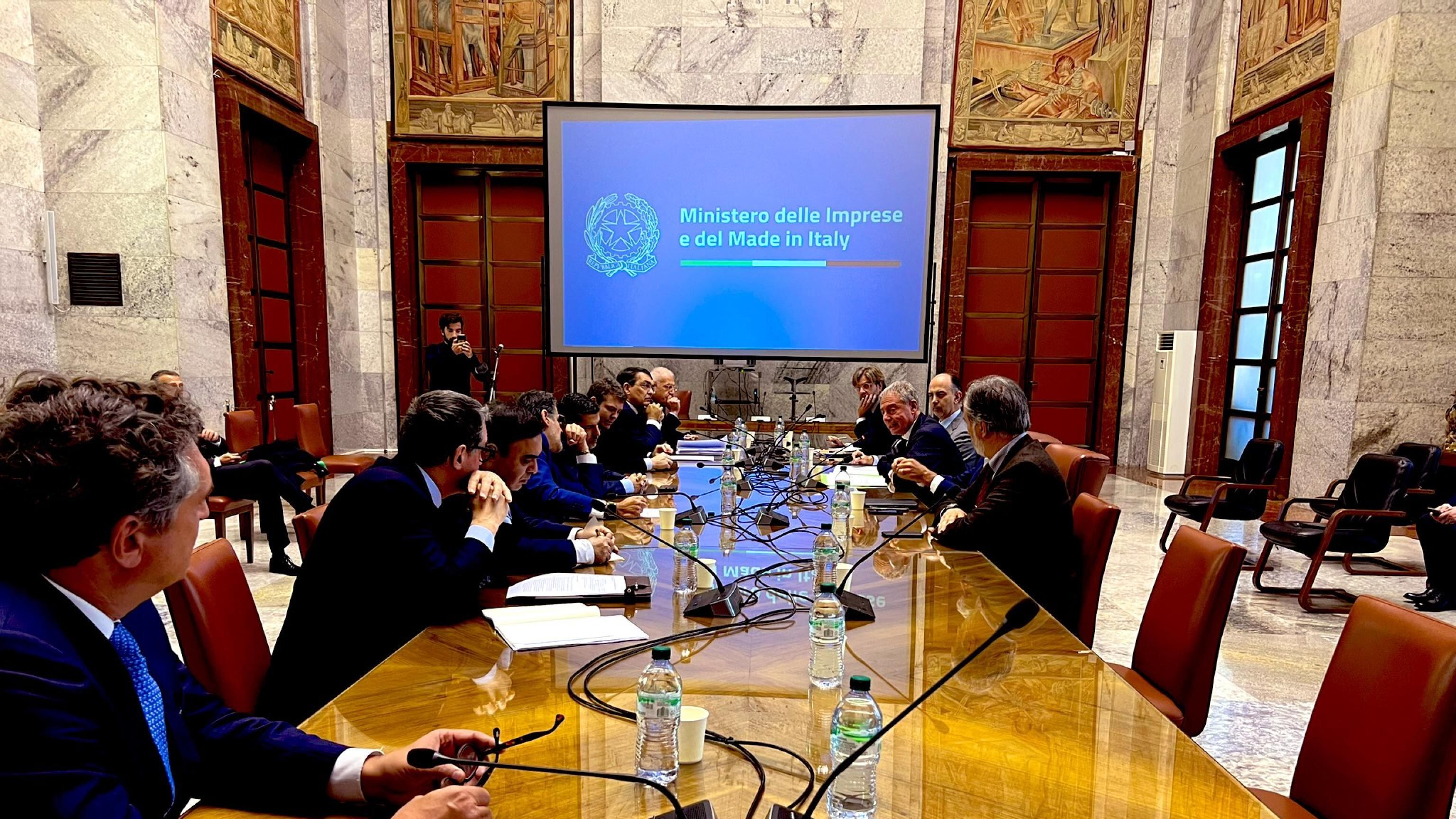 "Dazn rimborserà gli abbonati" dopo Inter-Napoli. Decisivo incontro al Ministero