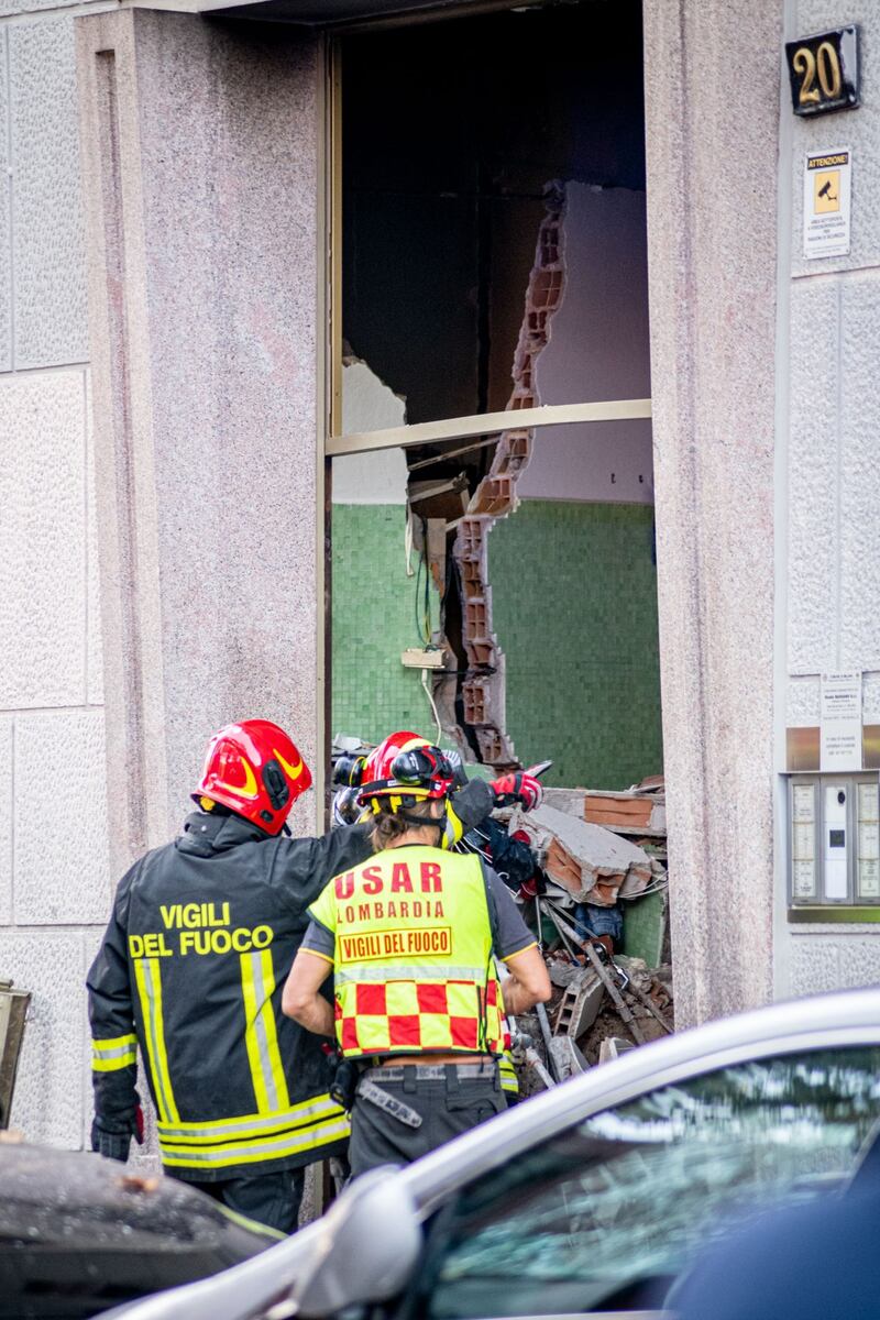 Milano, violenta esplosione in un condominio in piazzale Libia 2