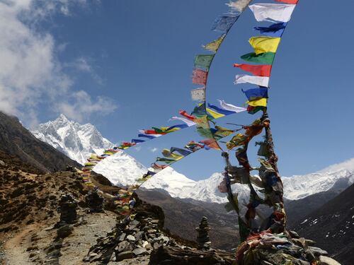 L'affollata strada che porta alla cima dell'Everest