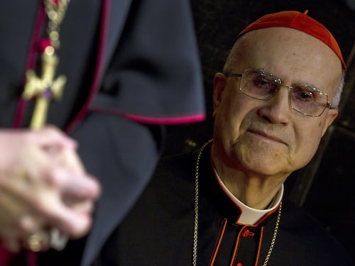 "Bertone fa intercettare i cardinali da un anno"