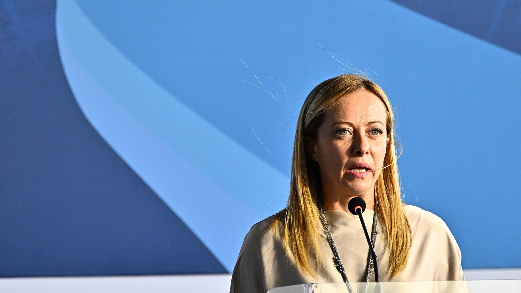 Meloni: "Superbonus? 140 miliardi tolti a sanità e istruzione"