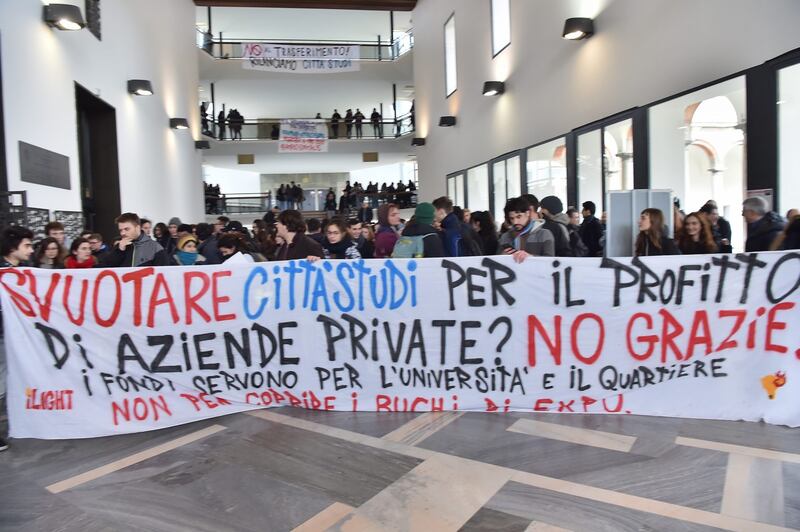 Scontri tra studenti e forze dell'ordine alla Statale di Milano 11