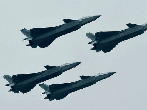 "Hanno agganciato un aereo straniero": alta tensione in Cina