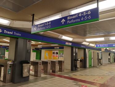 Universitari del Politecnico di Milano Bovisa scortati dai vigilantes 6