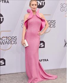 Il vestito "vagina" di Emily Blunt 1