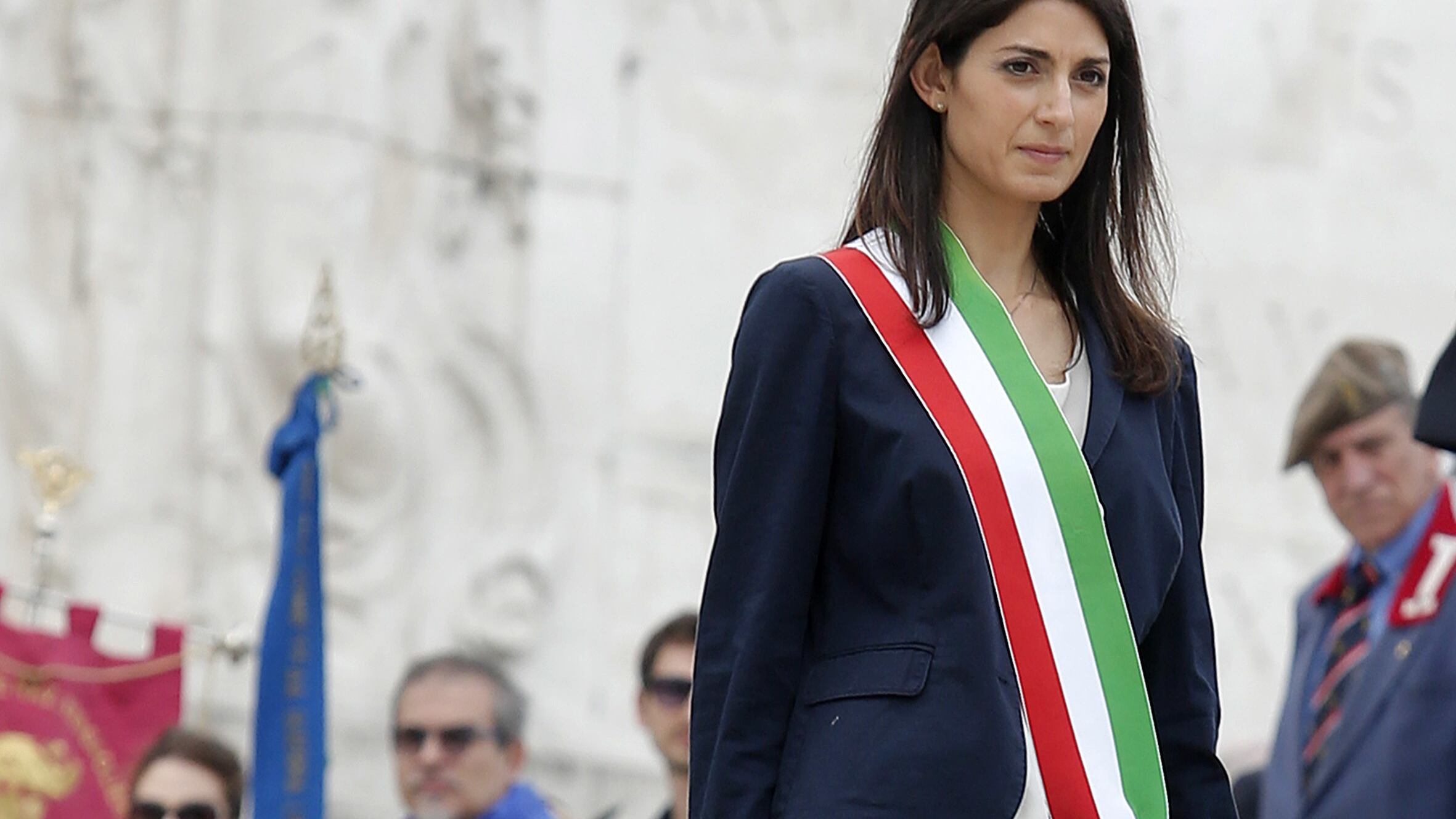La "sindaca" Raggi adesso è anche incostituzionale