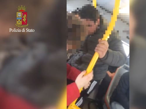 Pugni, sputi e insulti su 17enne Video incastra i tre nordafricani
