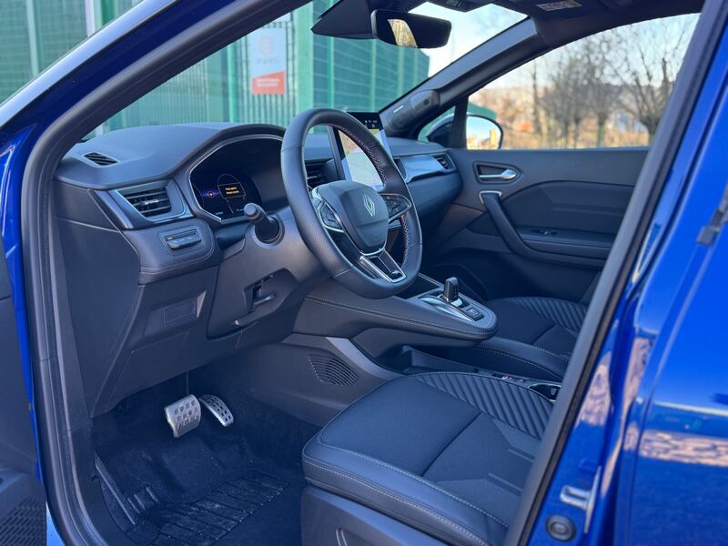 Renault Captur 1.8 E-Tech: guarda tutte le foto 16