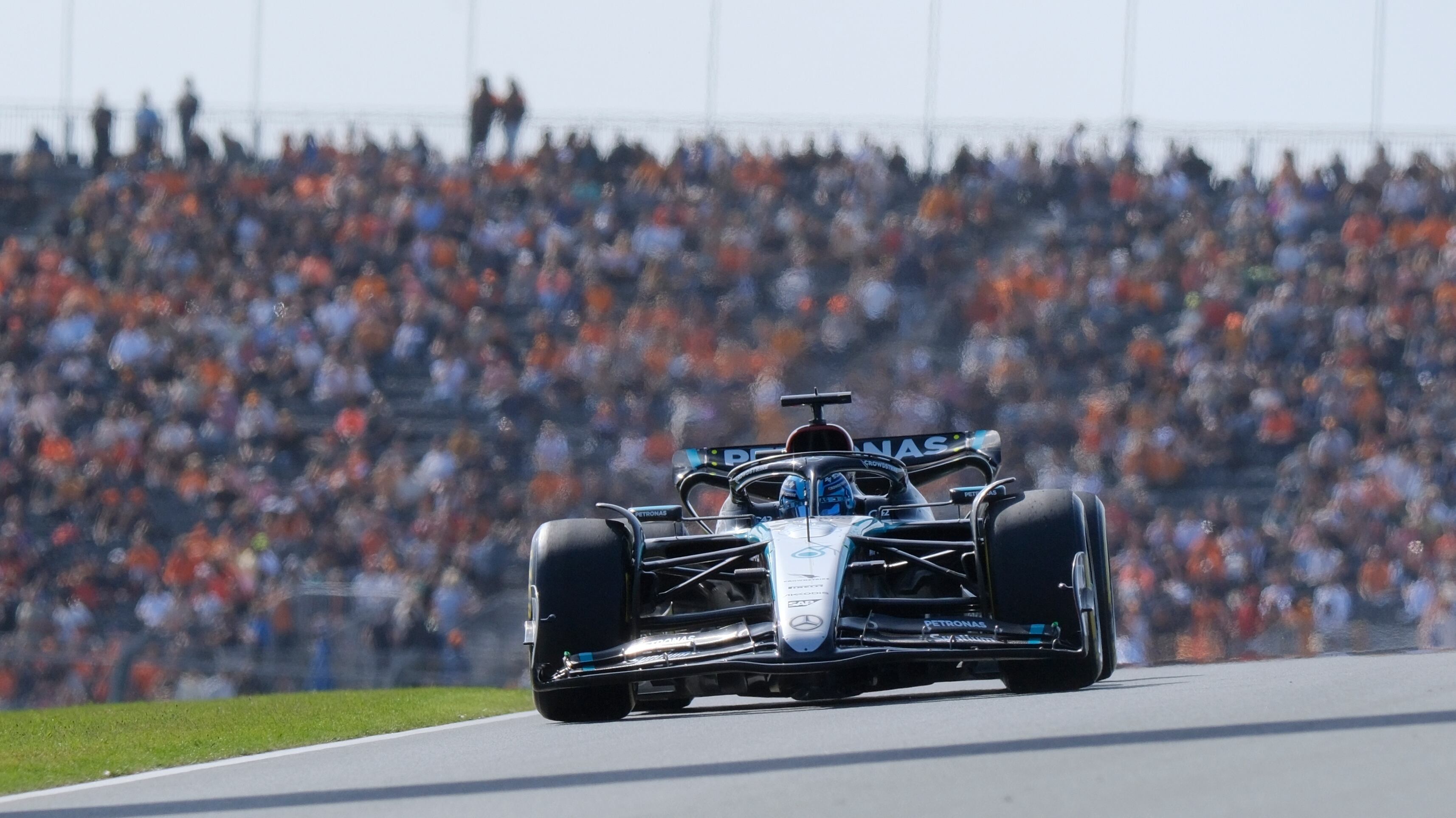 La Ferrari si perde pensando a Monza, McLaren e Mercedes no
