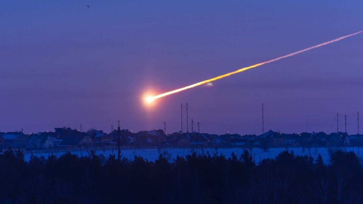 Asteroide esplode sopra l'Atlantico, ma la Nasa non lo rileva