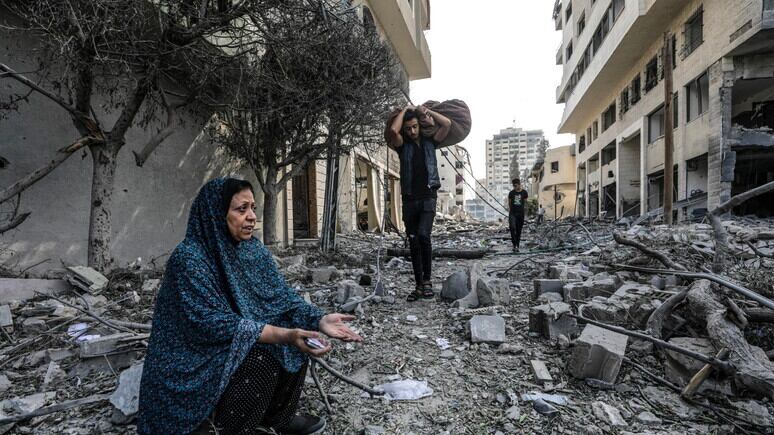 L'esodo "impossibile" dei civili da Gaza. Primi bombardamenti Netanyahu: "È l'inizio"