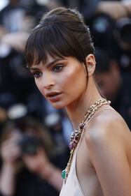 Emily Ratajkowski: topless a Cannes per Sophia Loren 6
