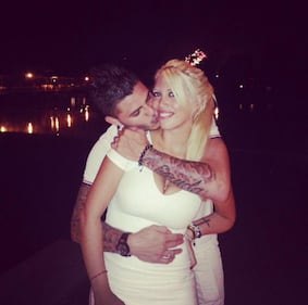 Icardi e Wanda Nara: tra tatuaggi, vacanze e caminetto, quando l'amore è twittato 11