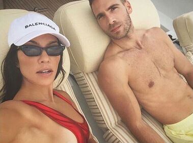 Kourtney Kardashian nuda al mare 7