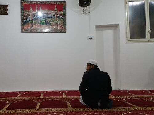 "Ridateci le moschee abusive o pregheremo Allah in Vaticano"