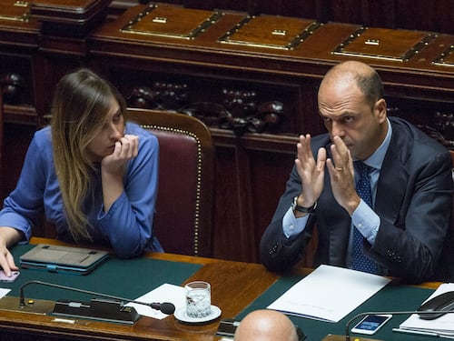 Unioni civili, Boschi ci ripensa: "Libertà di coscienza su adozioni"