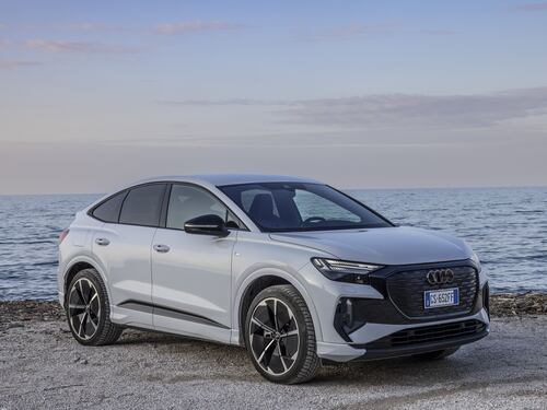 Primo contatto con la nuova Audi Q4 e-tron, batteria e powertrain: tutte le novità