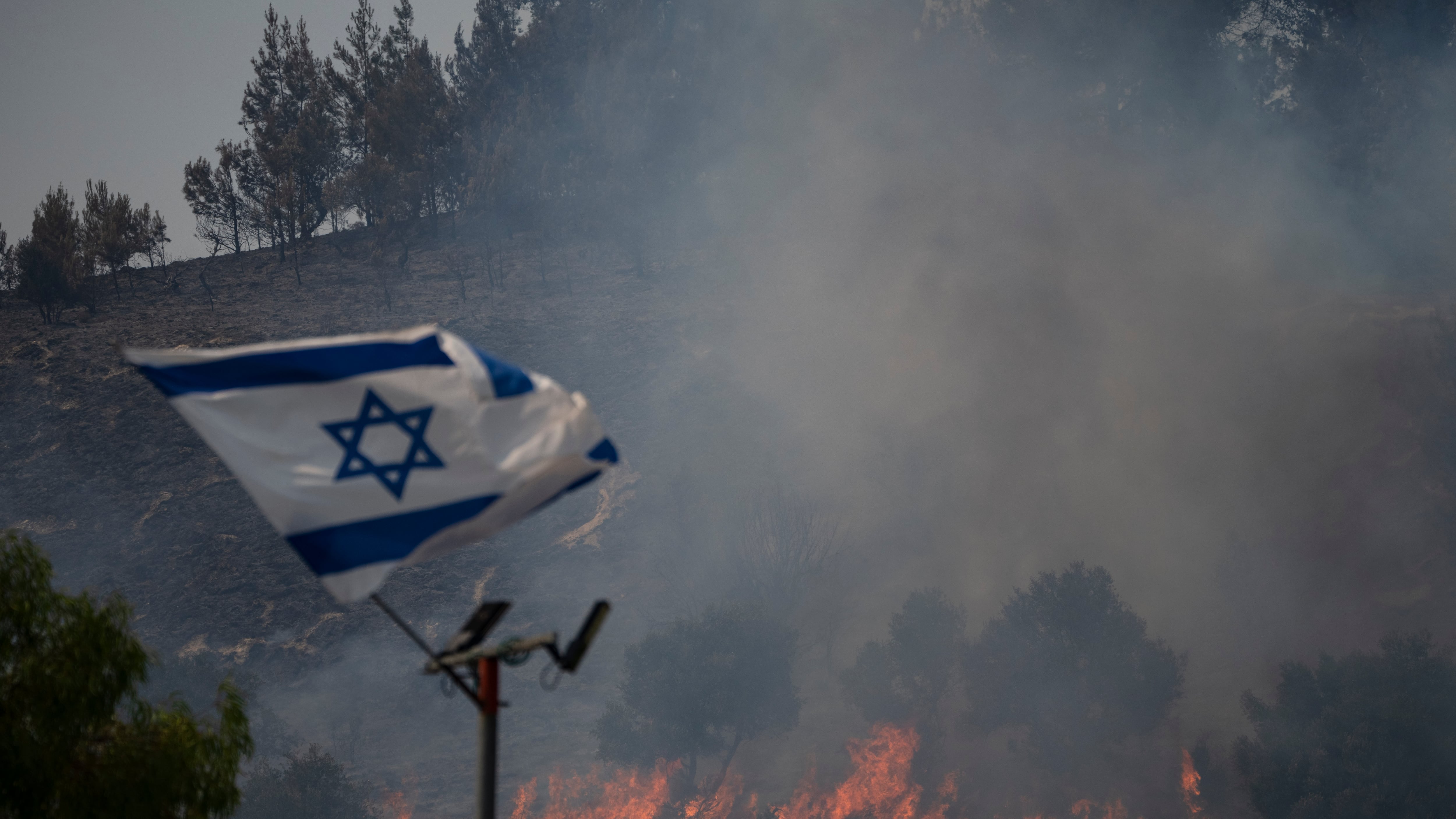 Teheran rafforza le difese aeree, Israele attende nei bunker. Usa: "Accordo a Gaza più vicino che mai"