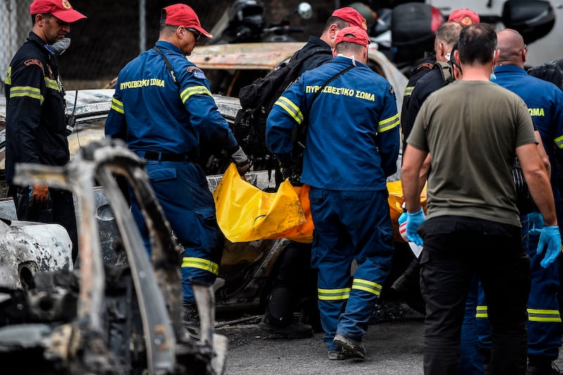 Mati, auto e case incenerite 1