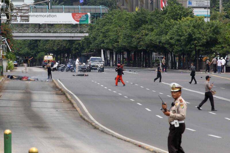 Giacarta, cadaveri riversi per le strade 4